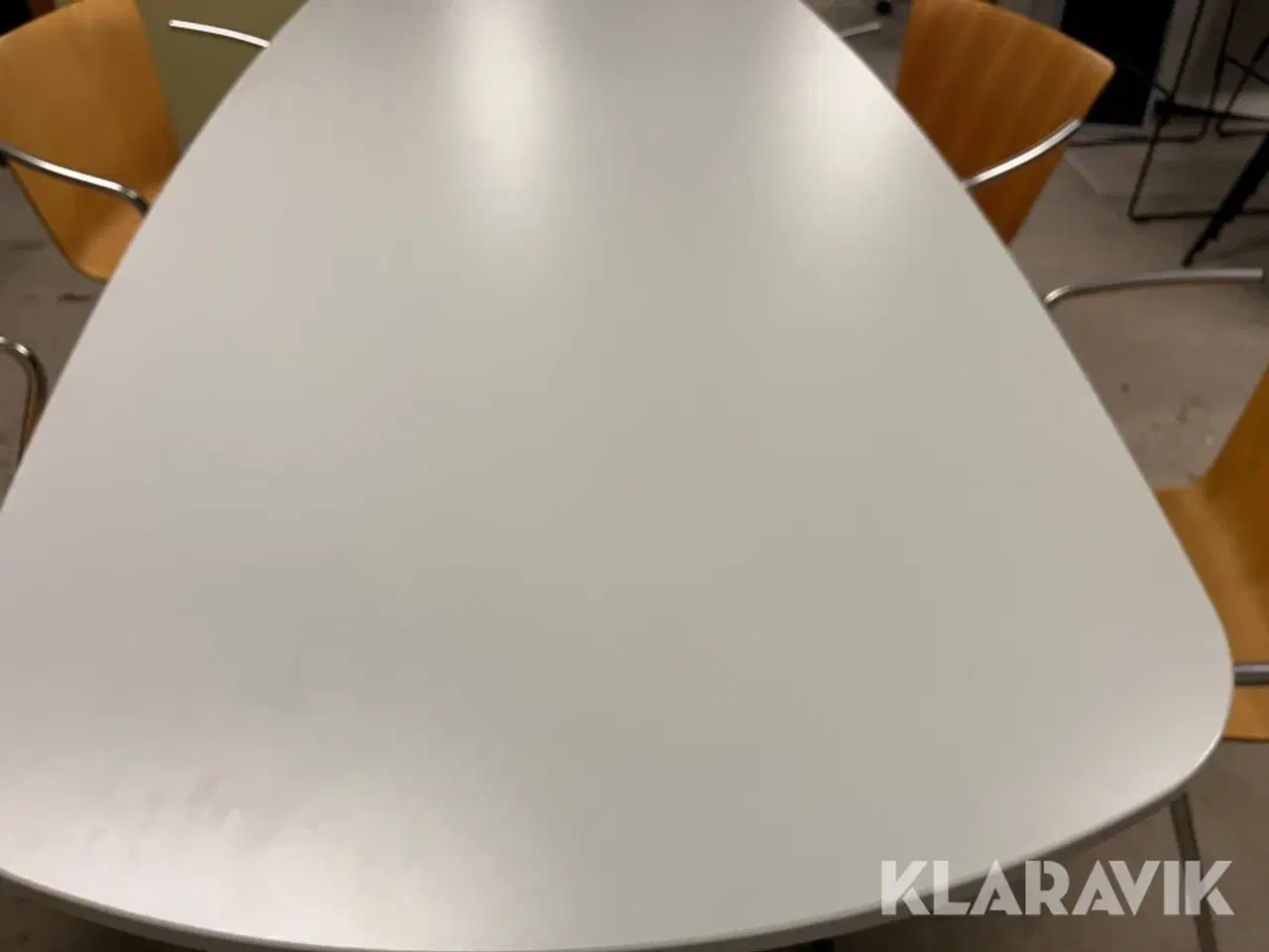 Billede 7 - Mødebord Kinnarps med 4 stole