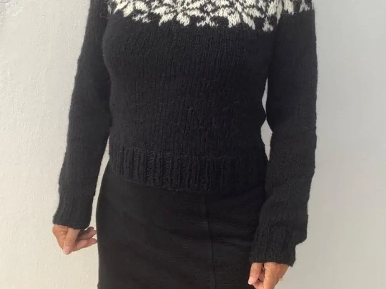 Billede 3 - Sarah Lund sweater med en stjernebort. Str. M