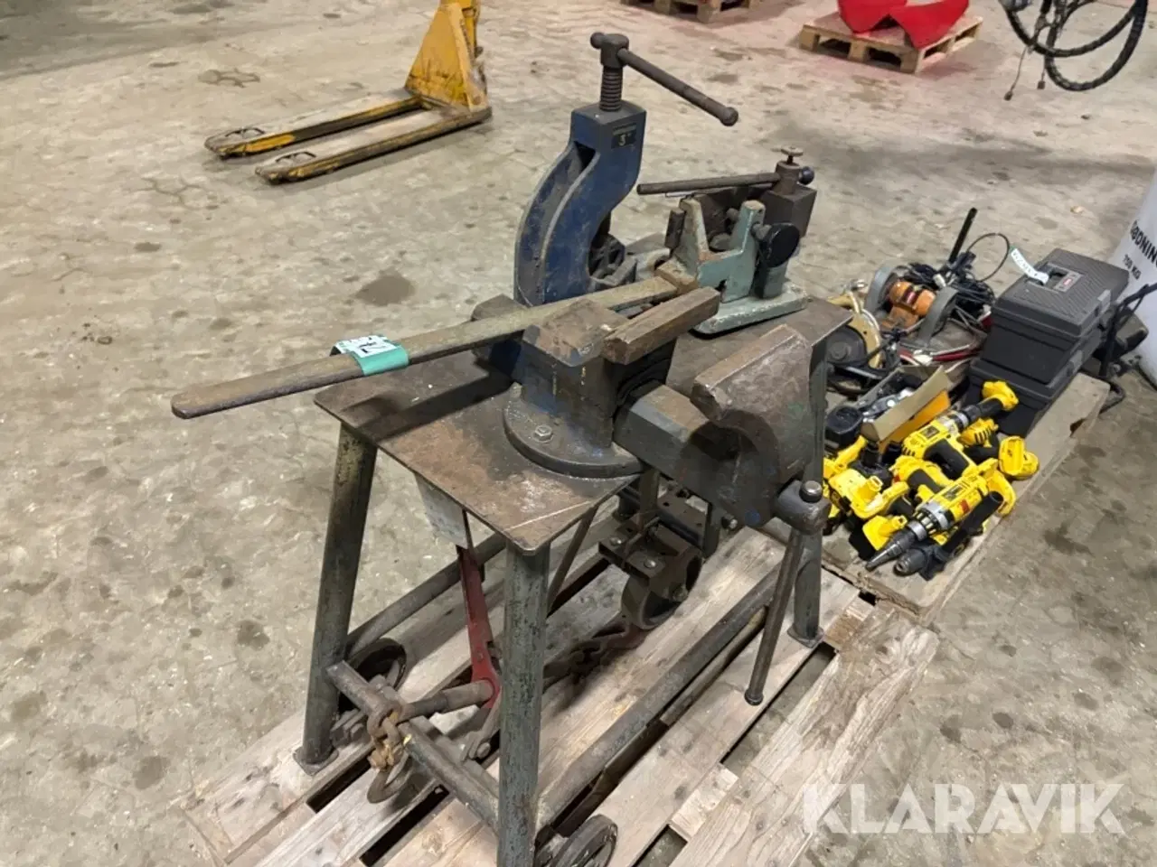 Billede 4 - Smedebord med skruestik