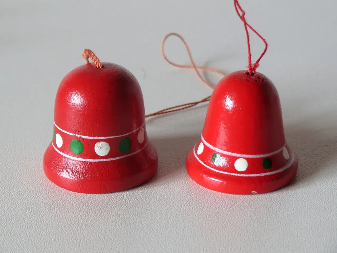 Billede 2 - Røde træ juleklokker