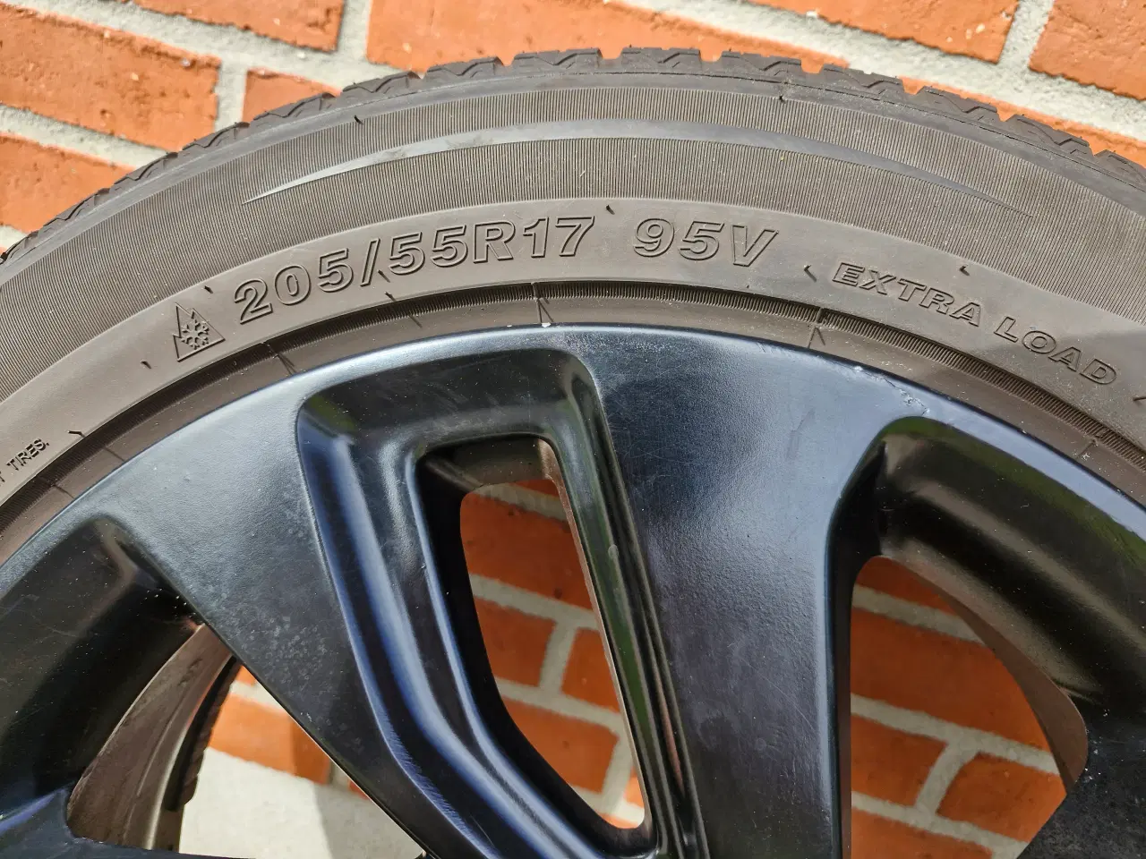 Billede 2 - alufælge sort 17" med gode helårsdæk