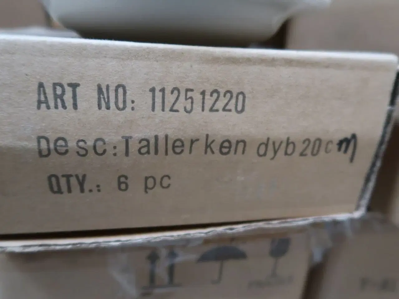 Billede 12 - Tallerkener, glas, kander m.m.