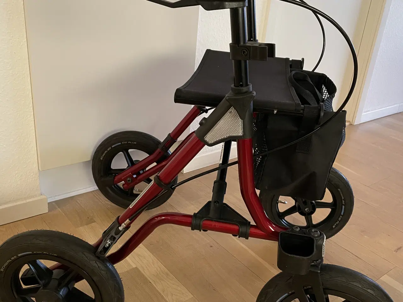Billede 5 - Solid TAIMA rollator. Store luftfyldte hjul.