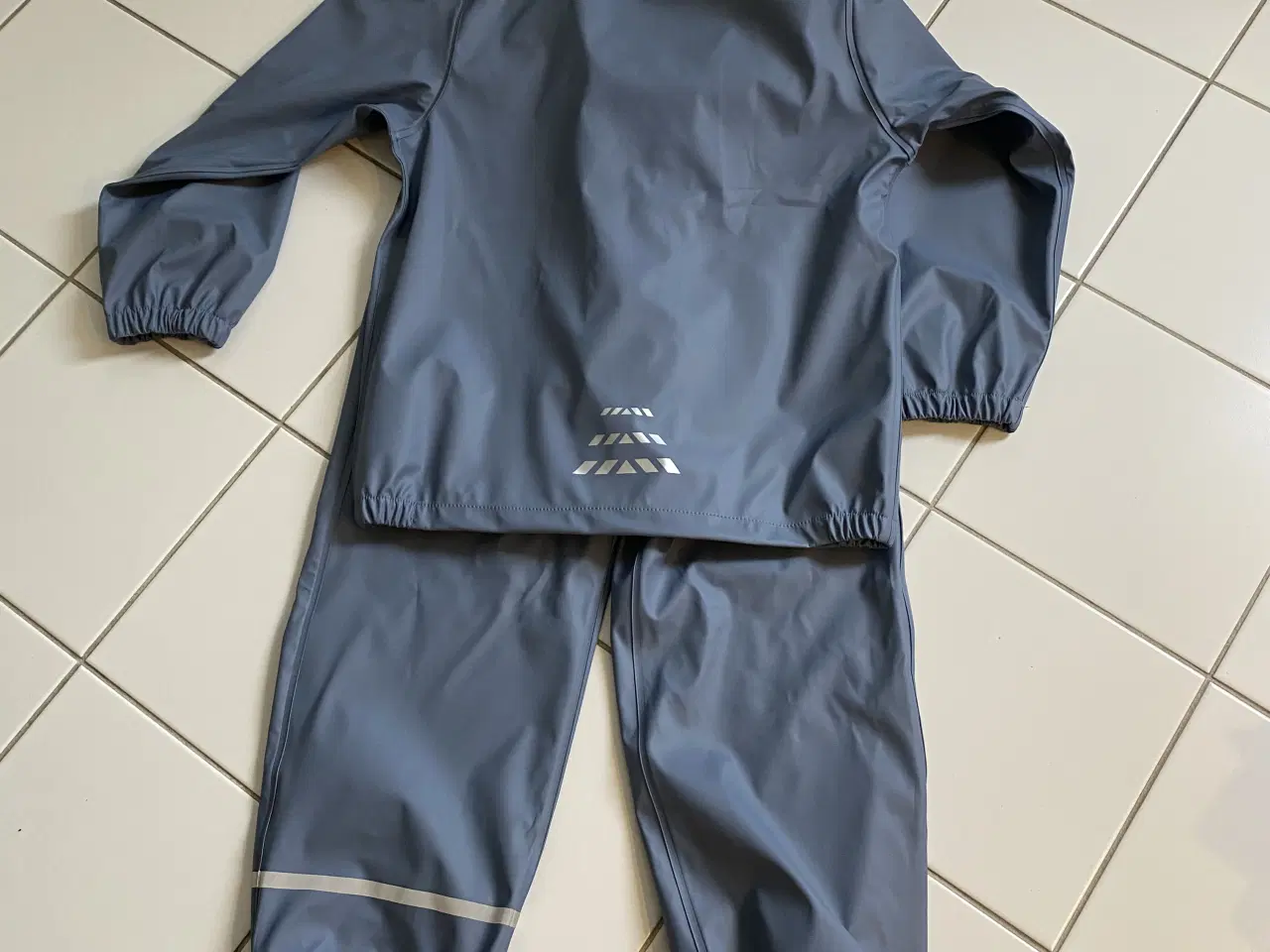 Billede 2 - Regntøj str. 122