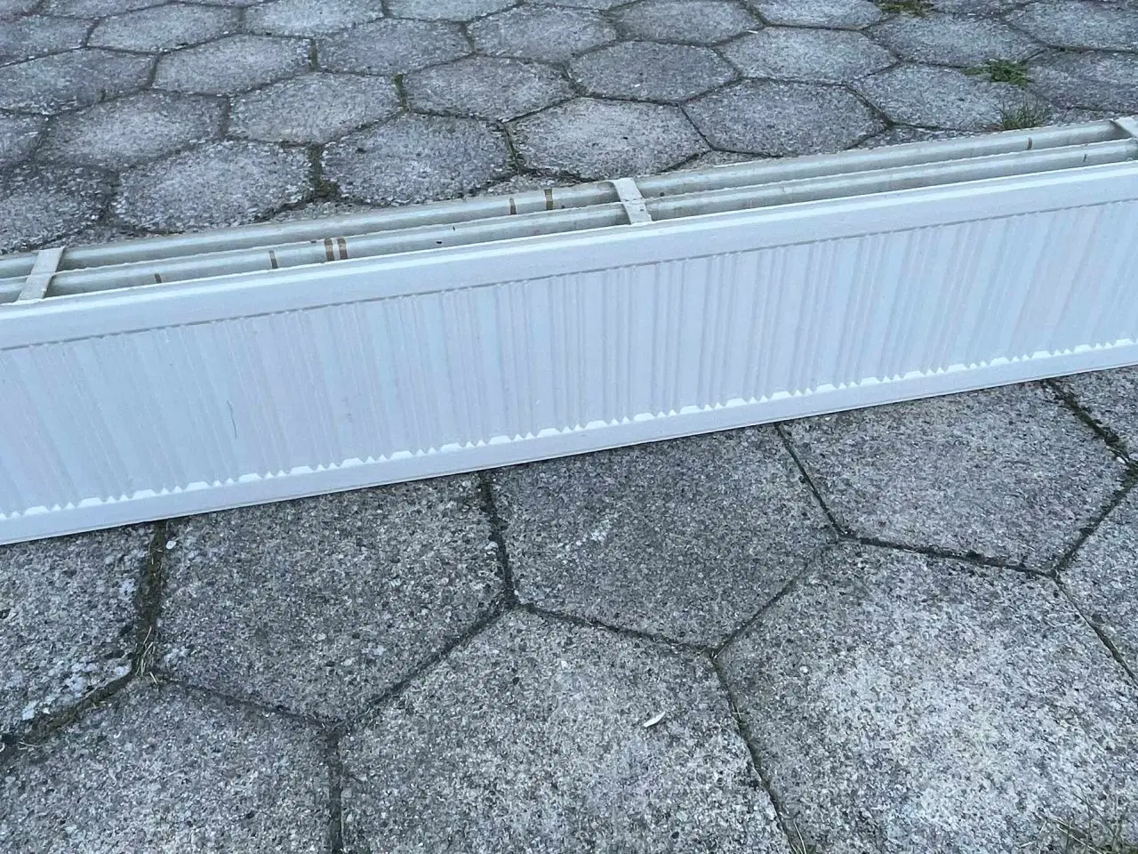 Billede 1 - Radiator 210 cm, lav model