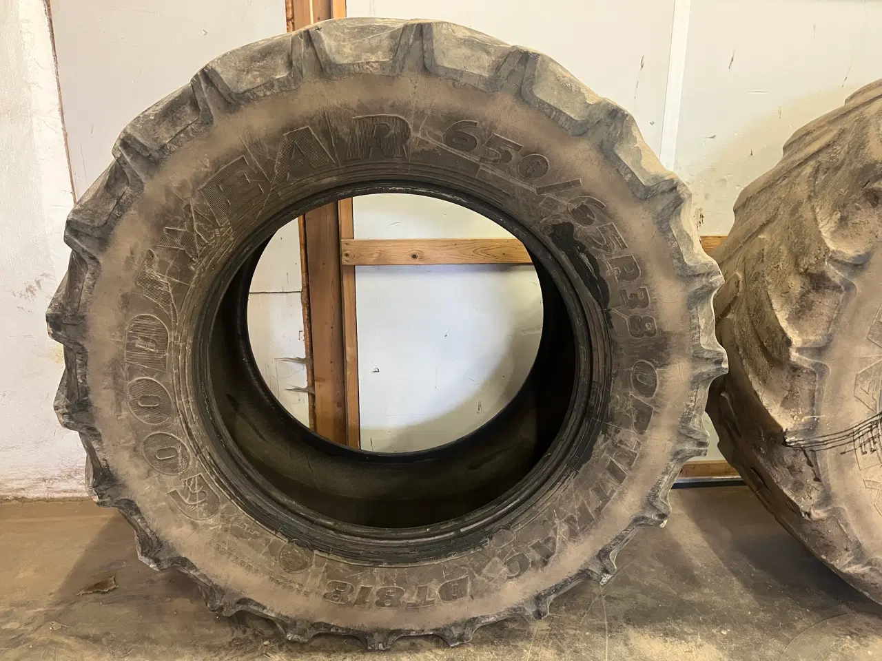 Billede 3 - Traktordæk 650/65R38 Goodyear