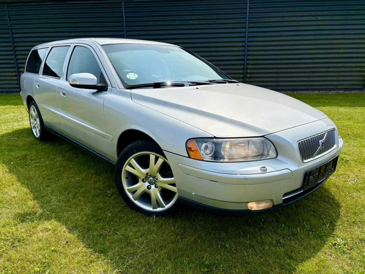 Billede 1 - Volvo V70 2,4 140 HK - Nysynet med lavt km-tal