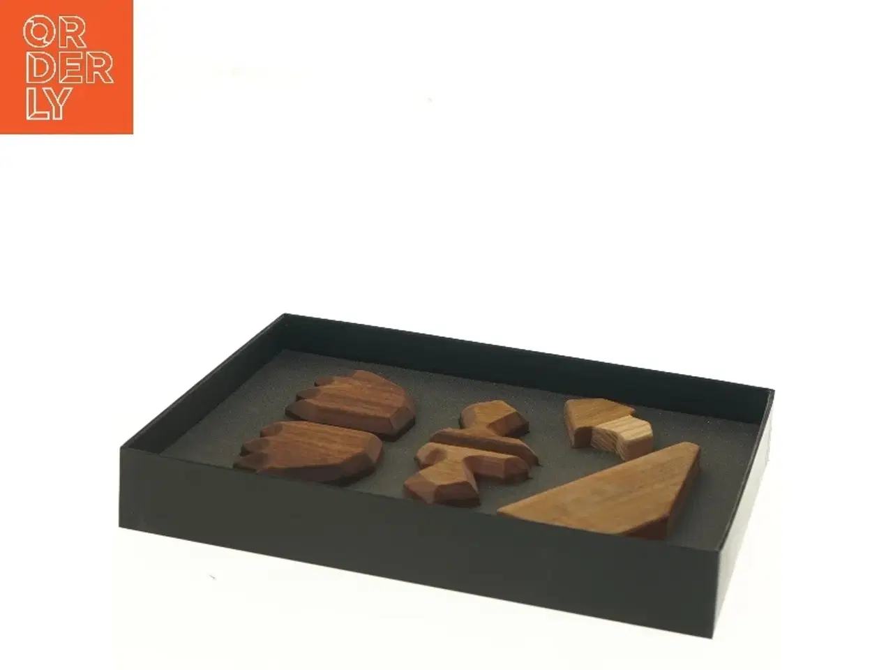 Billede 3 - Træpuslespil Papegøjen i sort boks fra Fablewood (str. 27x20 cm)