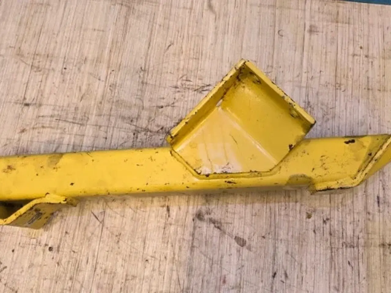 Billede 3 - New Holland TF78 Trækbeslag 84002996