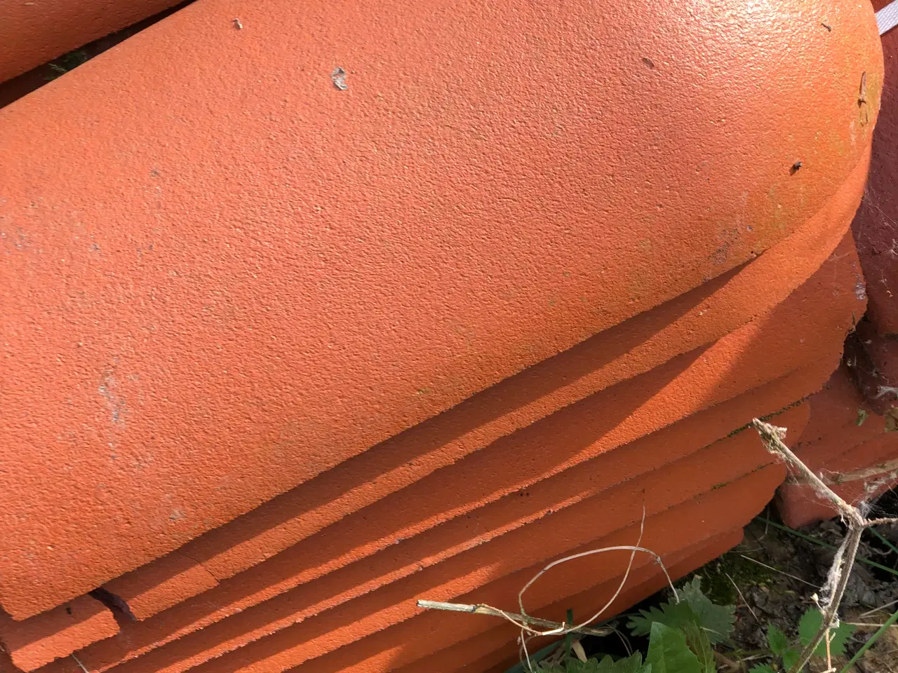 Billede 1 - røde cement rygninger