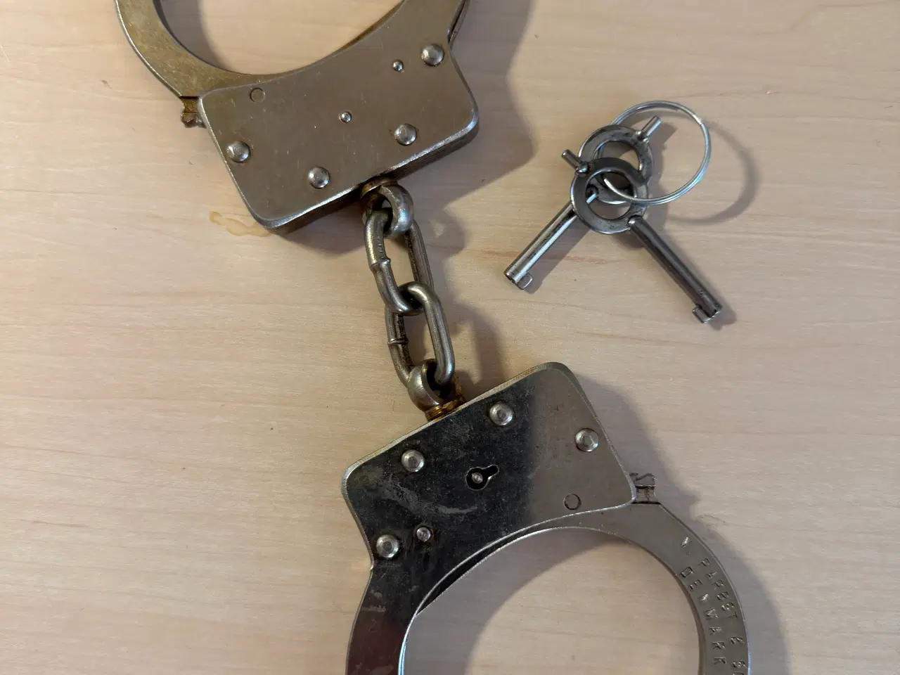 Billede 1 - Håndjern i stål fra V. Parbst & Son.