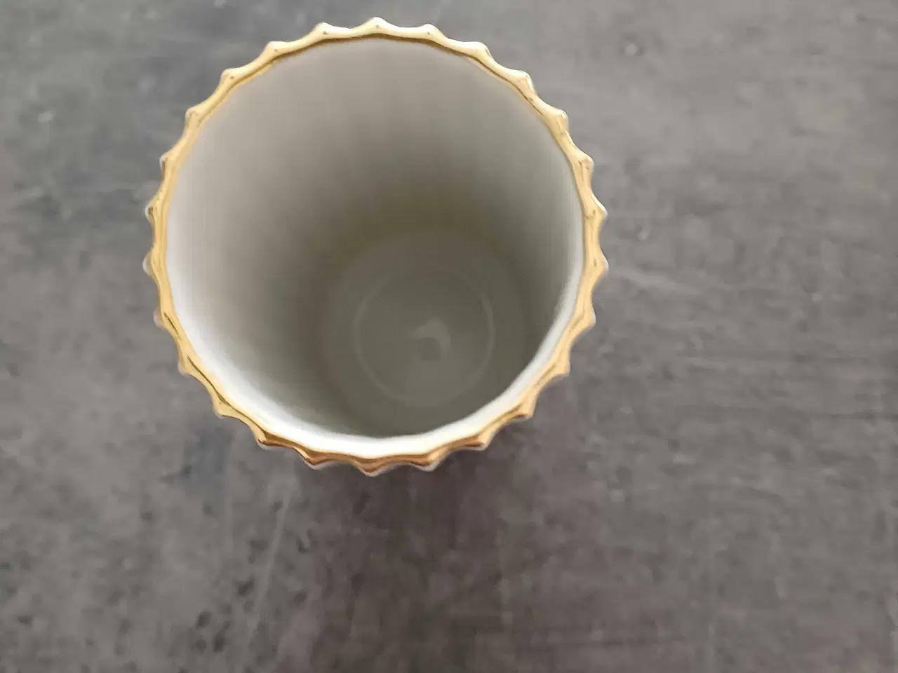 Billede 4 - Lyngby vase original blomstermotiv guldkant 10 cm