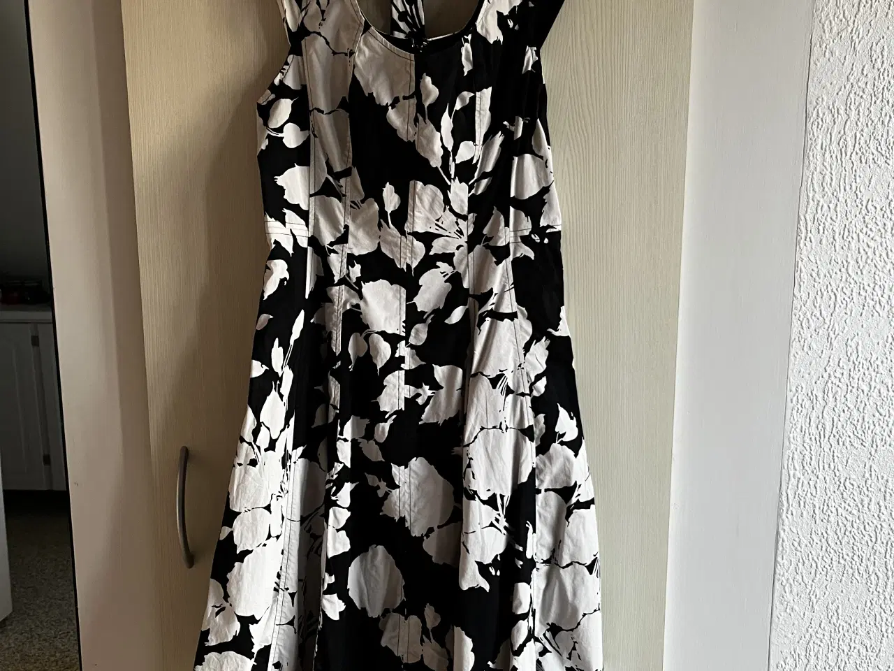 Billede 1 - Kjole med mønster