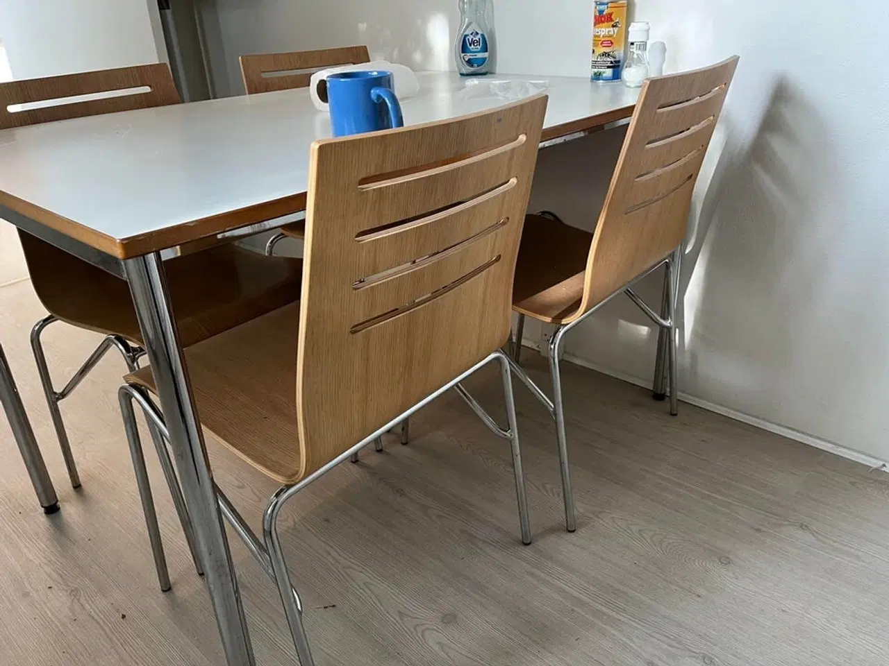 Billede 5 - Spisebord med 4 stk. stole