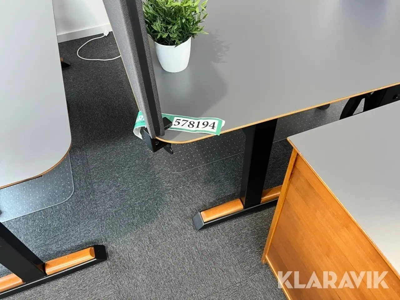 Billede 11 - Kontor møbler 4 sæt  med stole