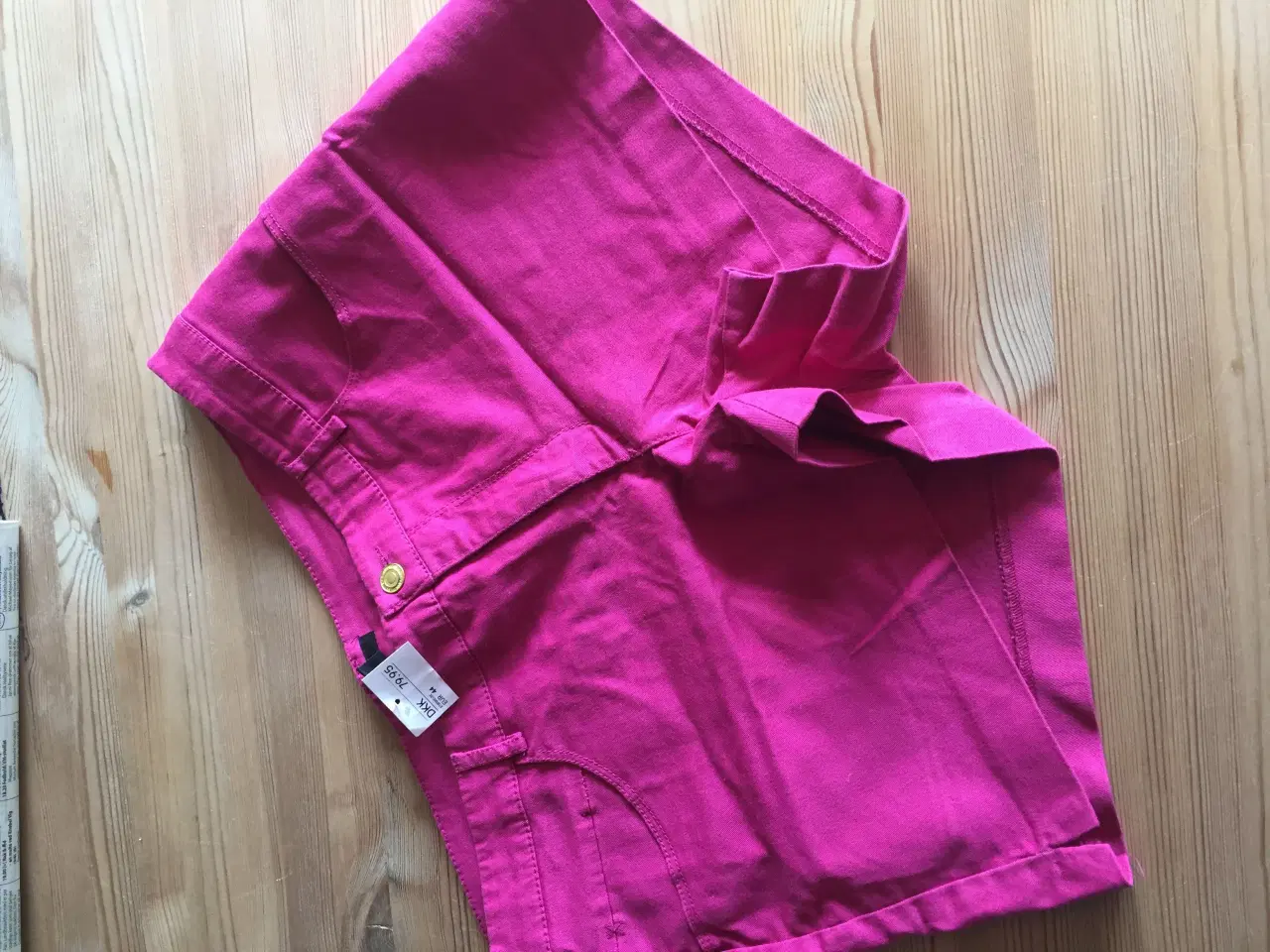 Billede 1 - Flotte pink shorts, helt nye