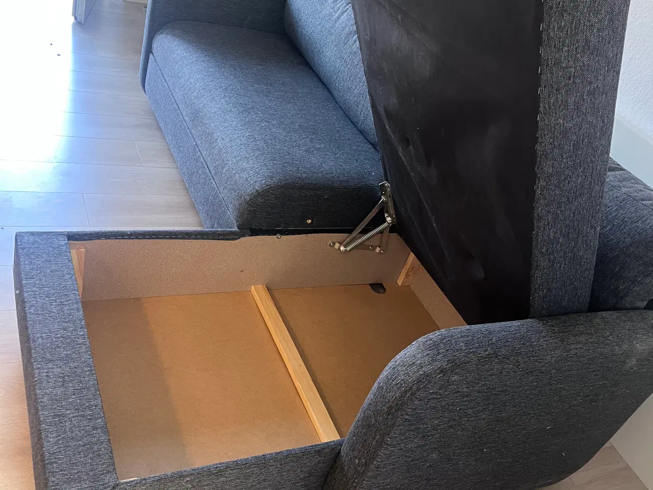 Billede 1 - Sovesofa i mørke grå stof