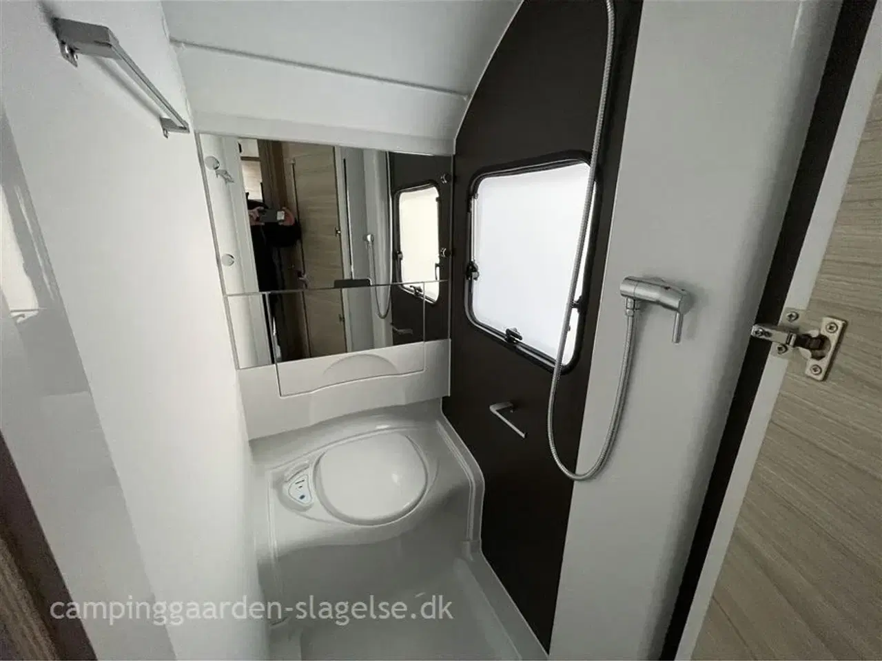 Billede 5 - 2022 - Adria Altea 402 PH Adria Altea 402 – kompakt campingvogn med dobbeltseng