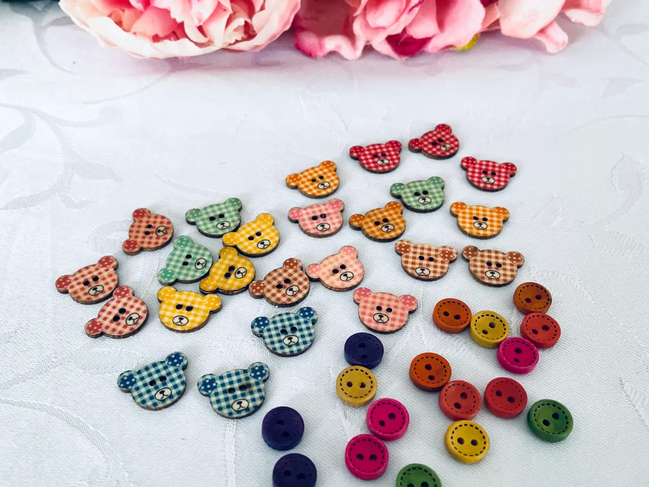Billede 4 - Knapper blandet bamser og små runde 