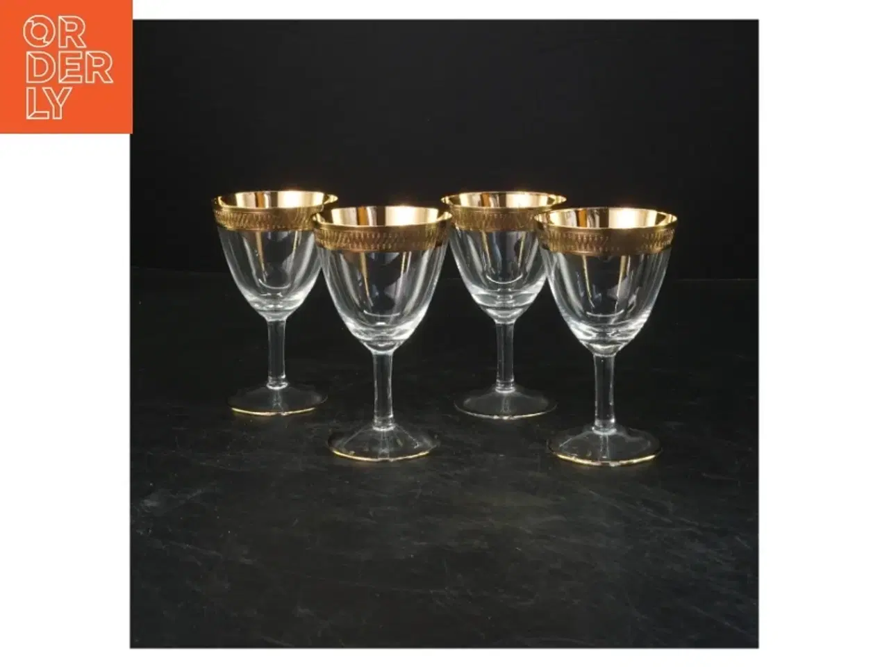 Billede 1 - Sæt af glas med guldkanter (str. 4 styk. ø. 7 cm længde. 11,5 cm)