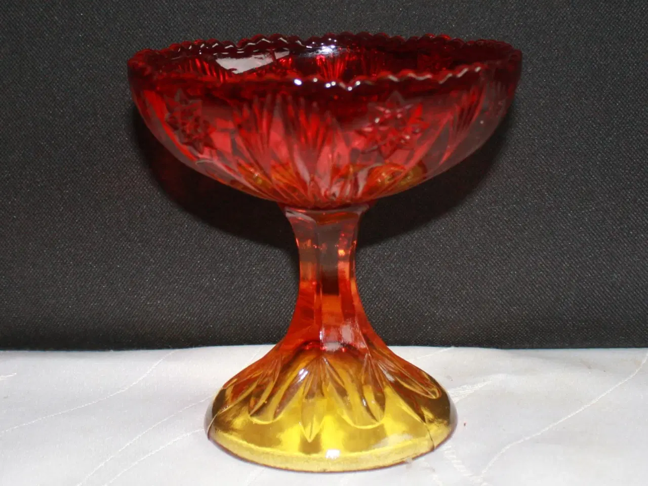 Billede 1 - Kandisskål af rødt glas