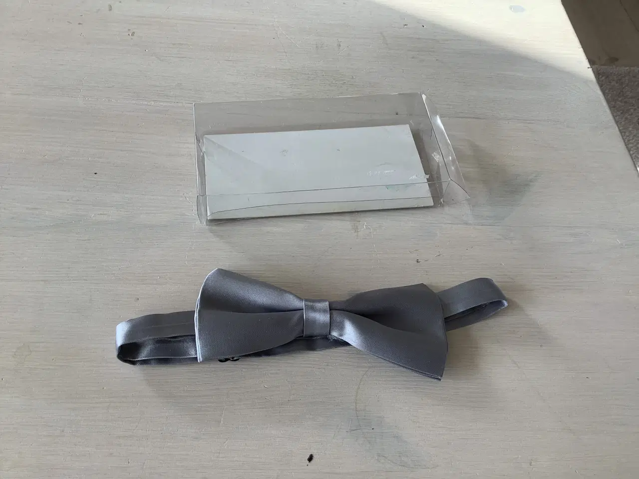 Billede 1 - Butterfly i sølvgrå