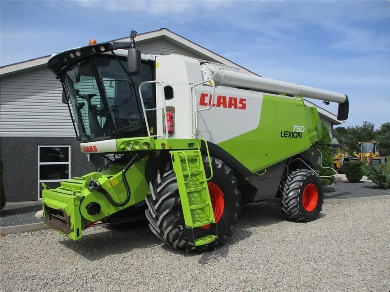 Billede 9 - CLAAS LEXION 750 Gårdmaskine med V900 skærebord.