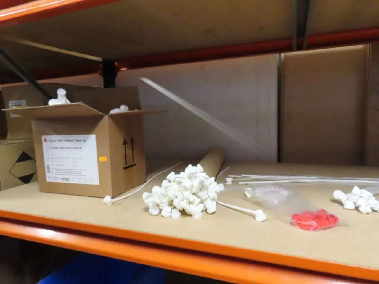 Billede 2 - Stort parti sikaflex og tilsætningsstoffer