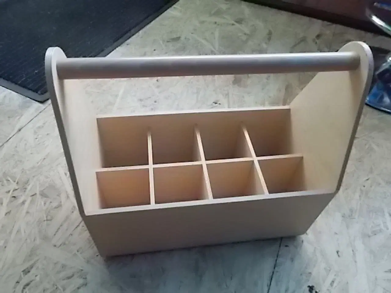 Billede 1 - flaskebærer til 8 flasker lavet af træ i 6818