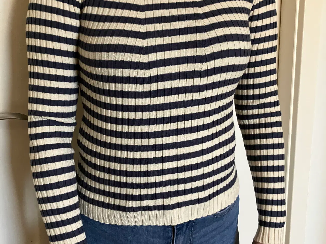 Billede 1 - T-shirts fra Pieces str. Eu M 50% viscose,28% poly