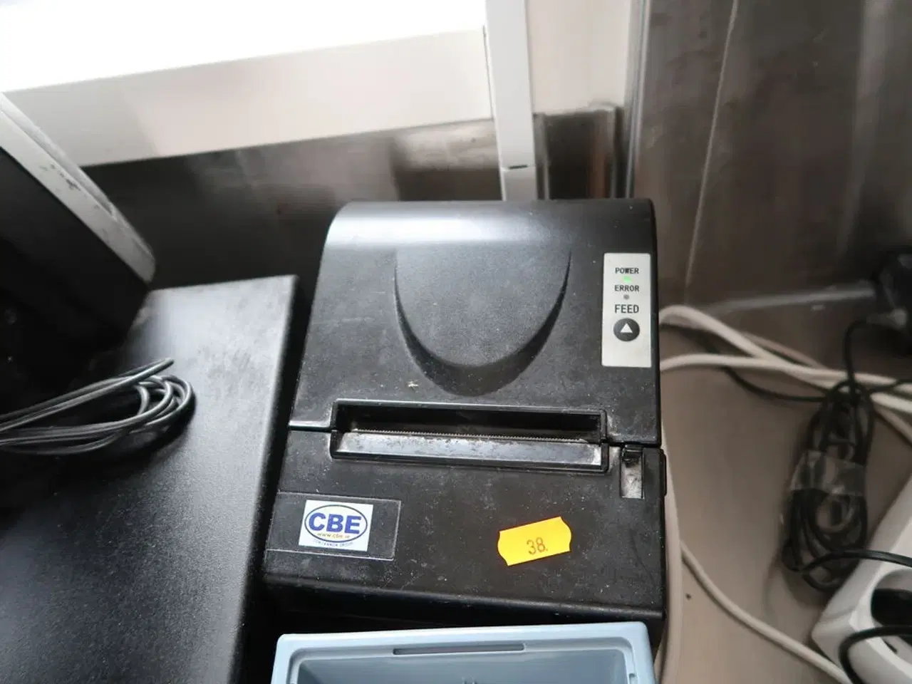 Billede 7 - Kasseapparat CBE med bonprinter, pengeskuffe, computerskærm m.m.
