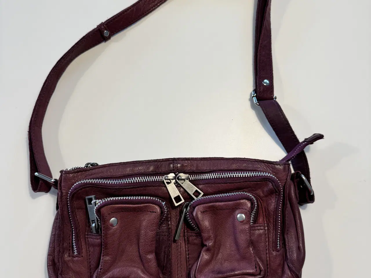 Billede 2 - Nunoo skuldertaske i bordeauxfarvet læder