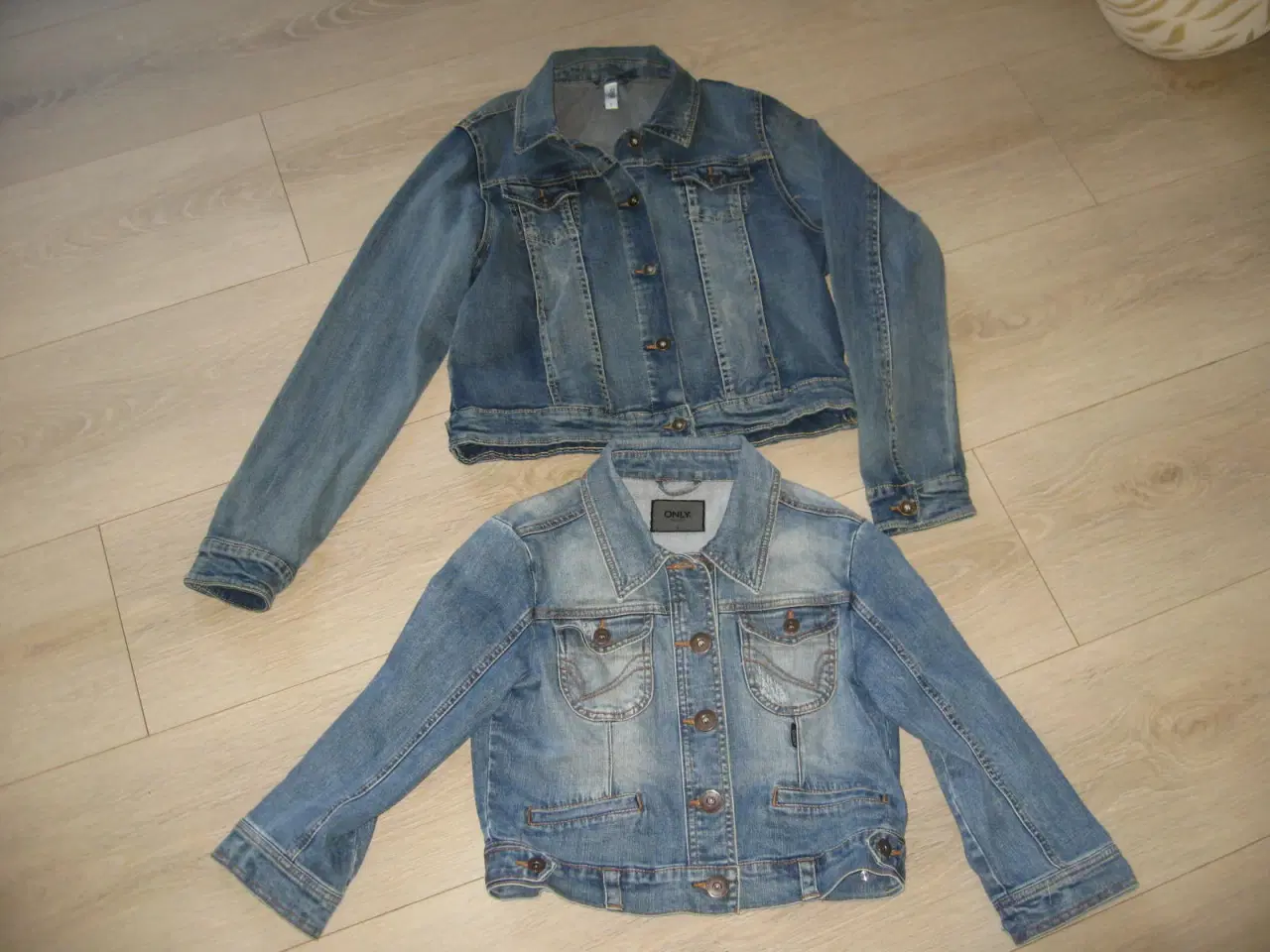 Billede 1 - 2 x Denim jakker str 38-40 - Samlet pris