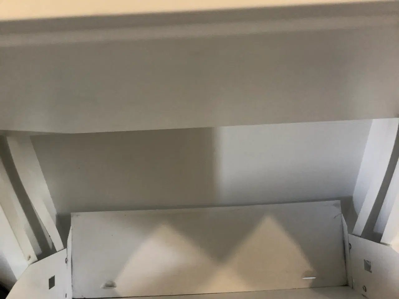 Billede 7 - skoskabe i hvid metal med 5 skuffer