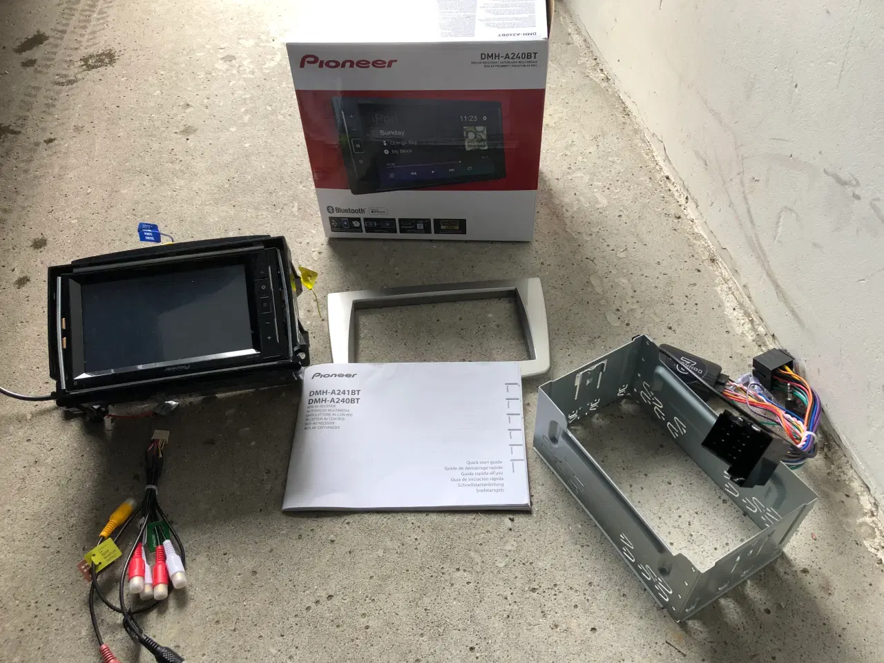 Billede 1 - Bilradio Pioneer A240 DMH BT