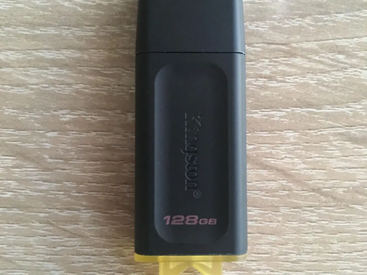 Billede 2 - Kingston 128 GB USB stik inkl. Hvide Løgne serien