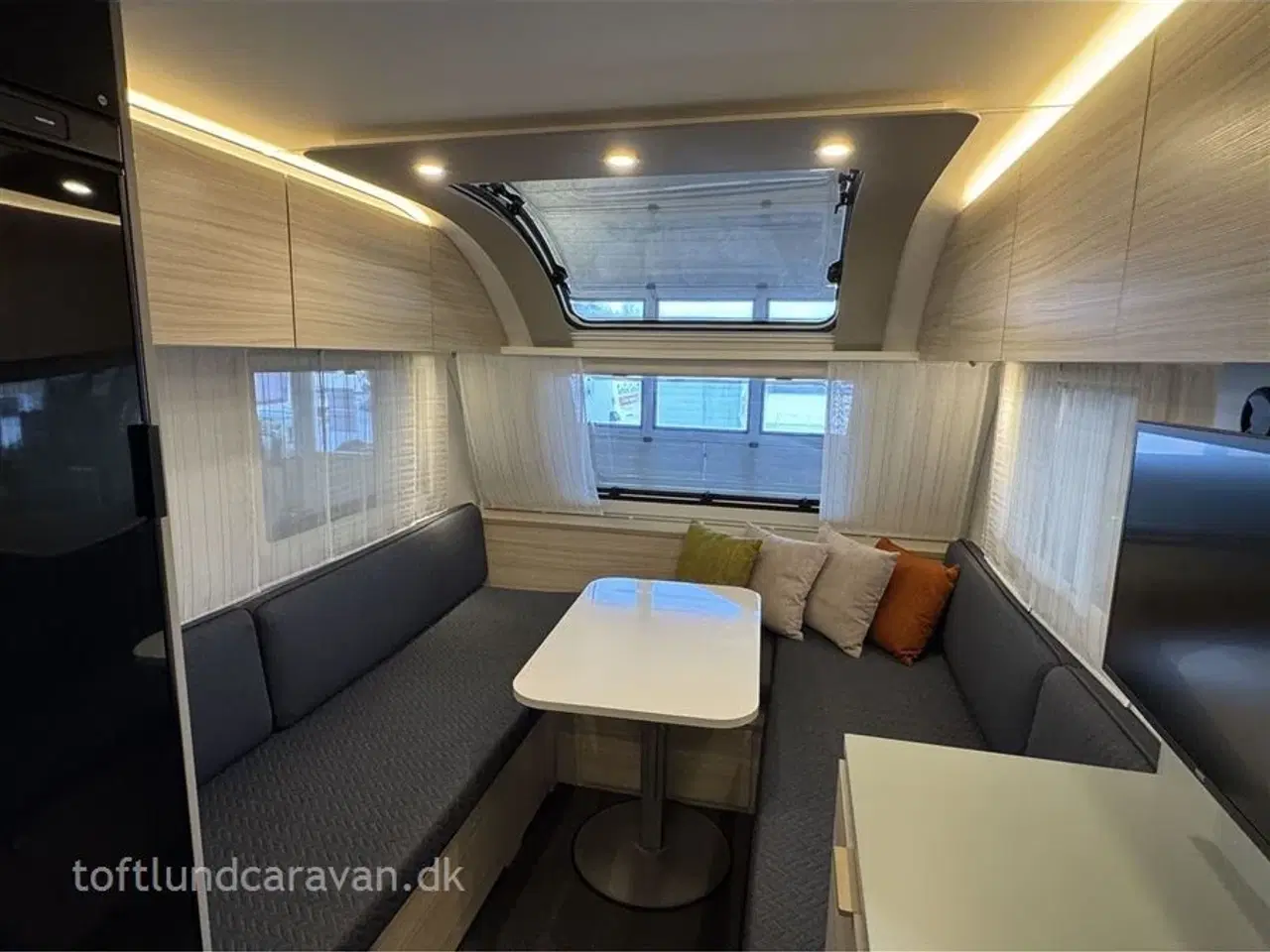 Billede 3 - 2020 - Adria Altea4Four 362 LH   Fremtræder som ny, m/MOVER+GULVVARME+STORT KØL/FROST mv. ET SUPER GODT TILBUD HER.