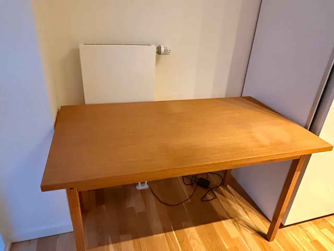 Billede 1 - Skrivebord i finer træ 