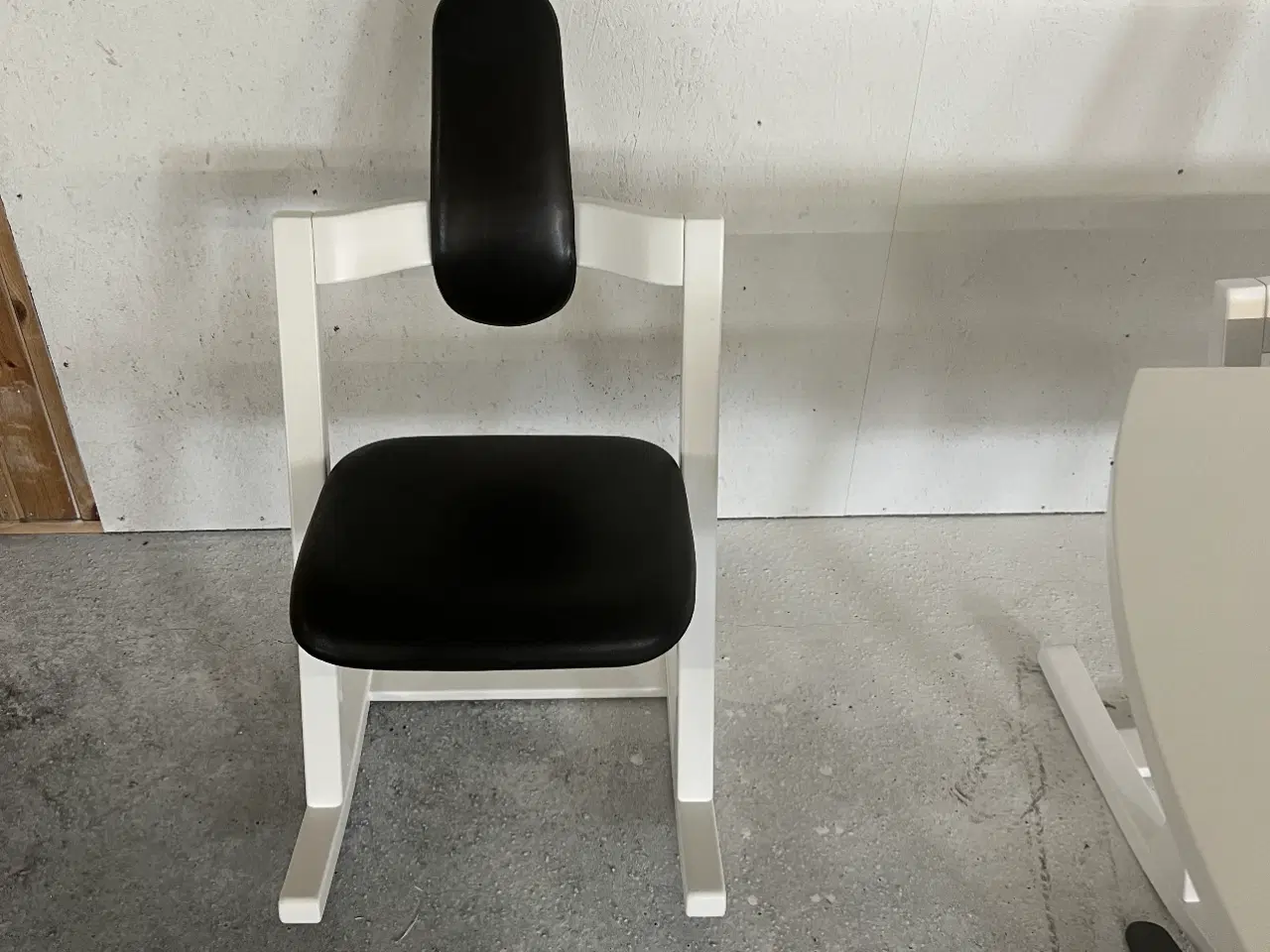 Billede 4 - Stokke spisebord og 6 stole 