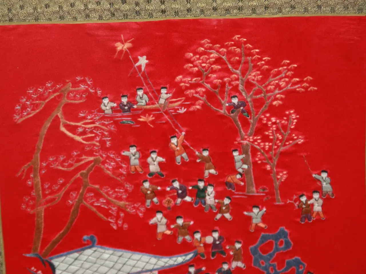 Billede 2 - Kinesisk silkebroderi med 100 børn 72 cm x 48 cm