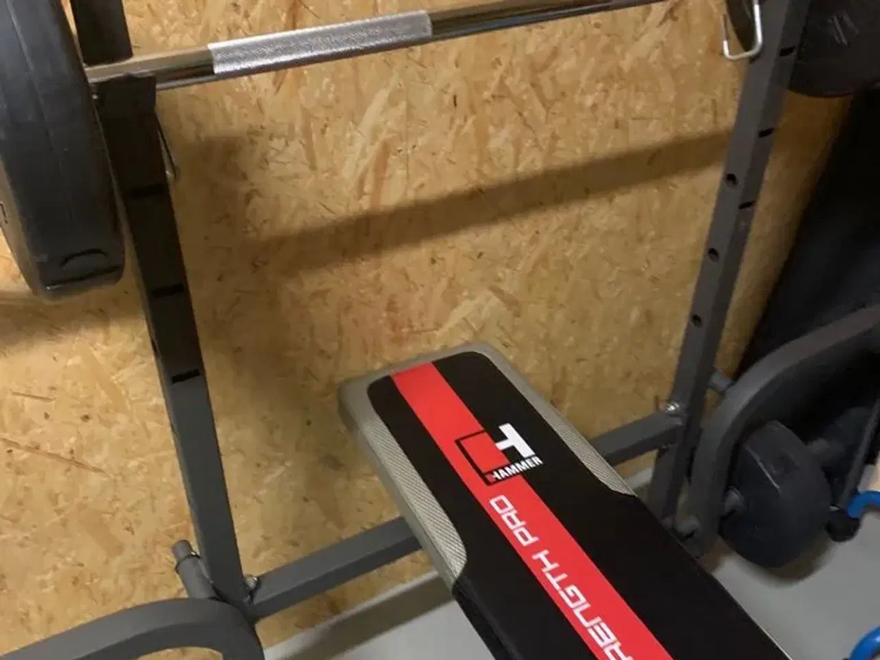 Billede 4 - Træningsbænk med squat rack og vægte