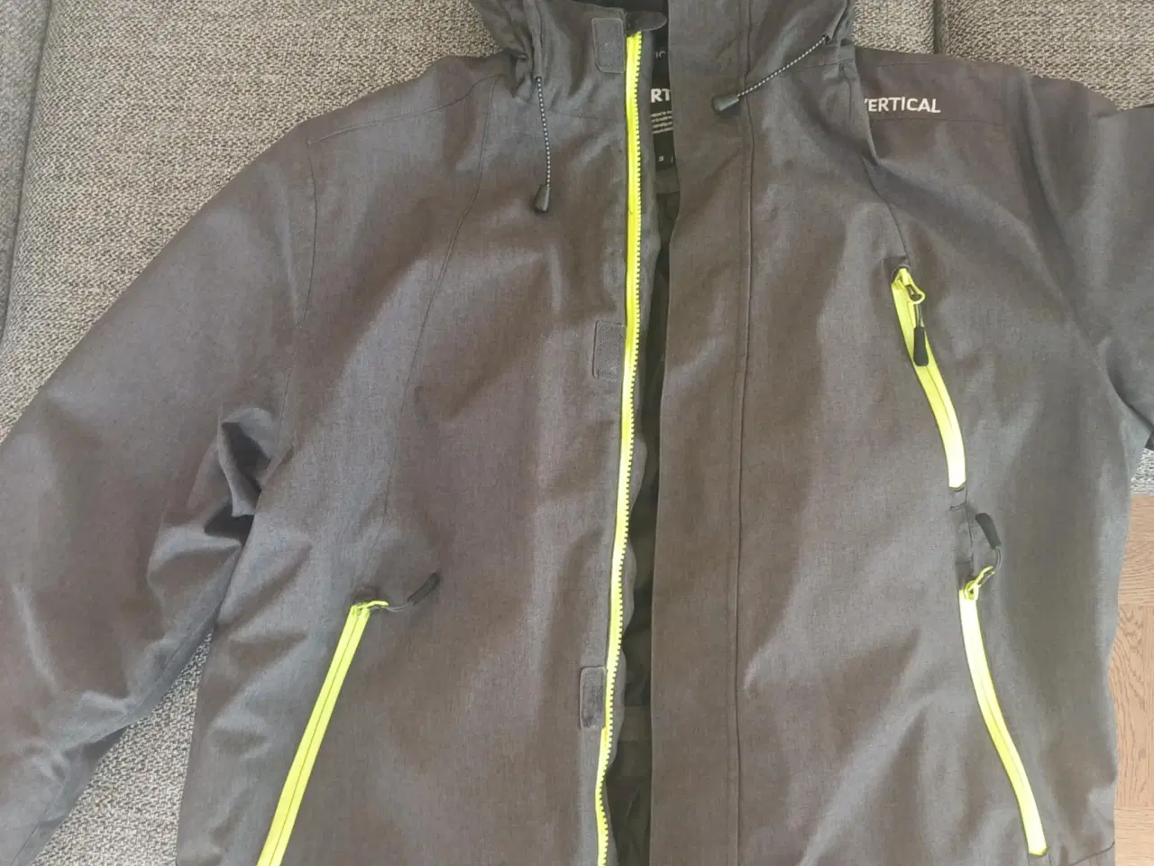 Billede 2 - Vindtæt Outdoor jakke i str. S, mrk. Vertical