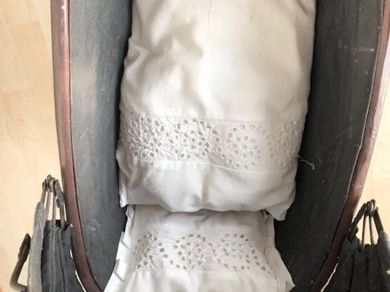 Billede 7 - Gammel dukkevogn med dukke