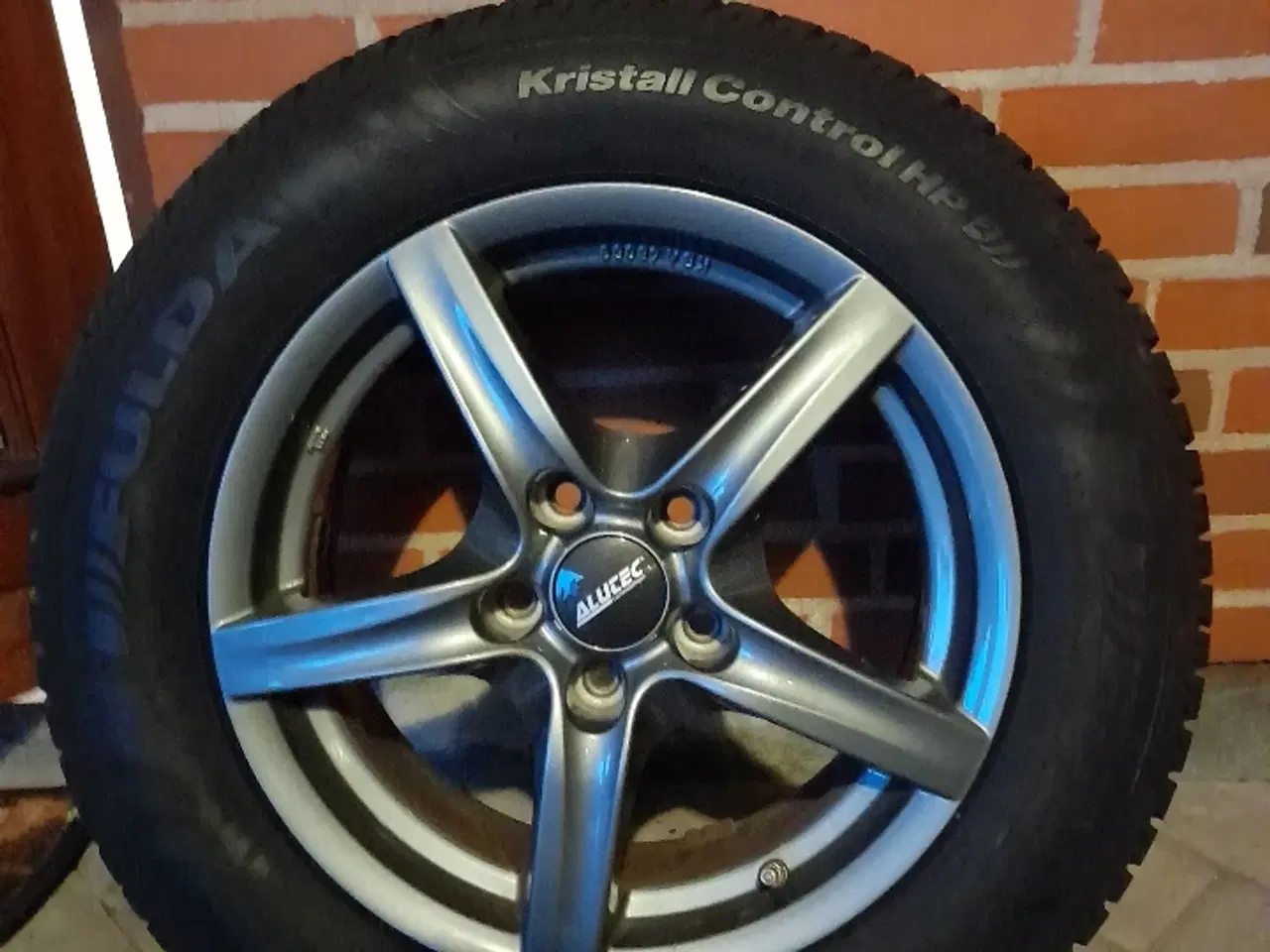 Billede 2 - Gode vinterdæk på 16 tommer alufælge