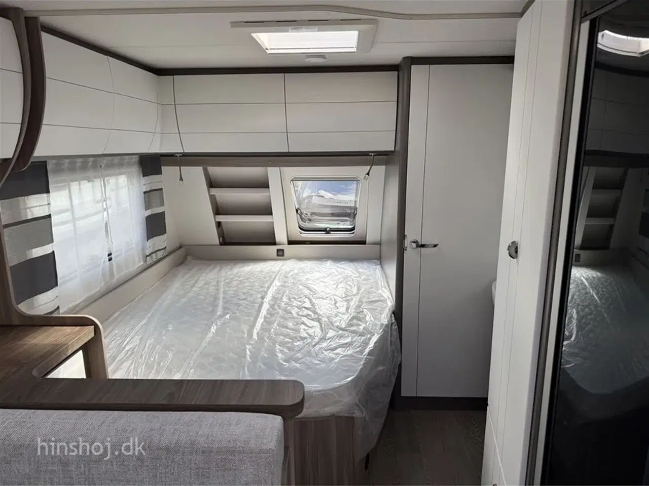 Billede 2 - 2024 - Hobby Excellent Edition 650 KMFe   Stor rummelig familievogn med 2 køjer fra Hinshøj Caravan