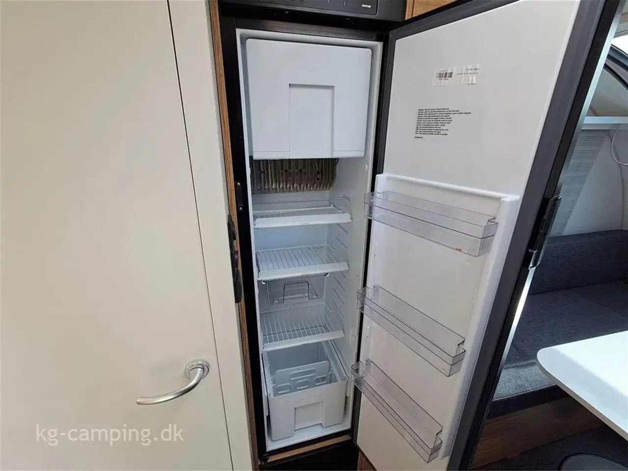 Billede 10 - 2022 - Adria Action 391 LH   Lille let rejse vogn med mover og solsejl. Står yderst velholdt. Alle service overholdt.