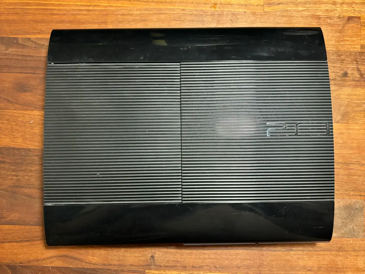 Billede 2 - Playstation 3 Super Slim med tilbehør og spil