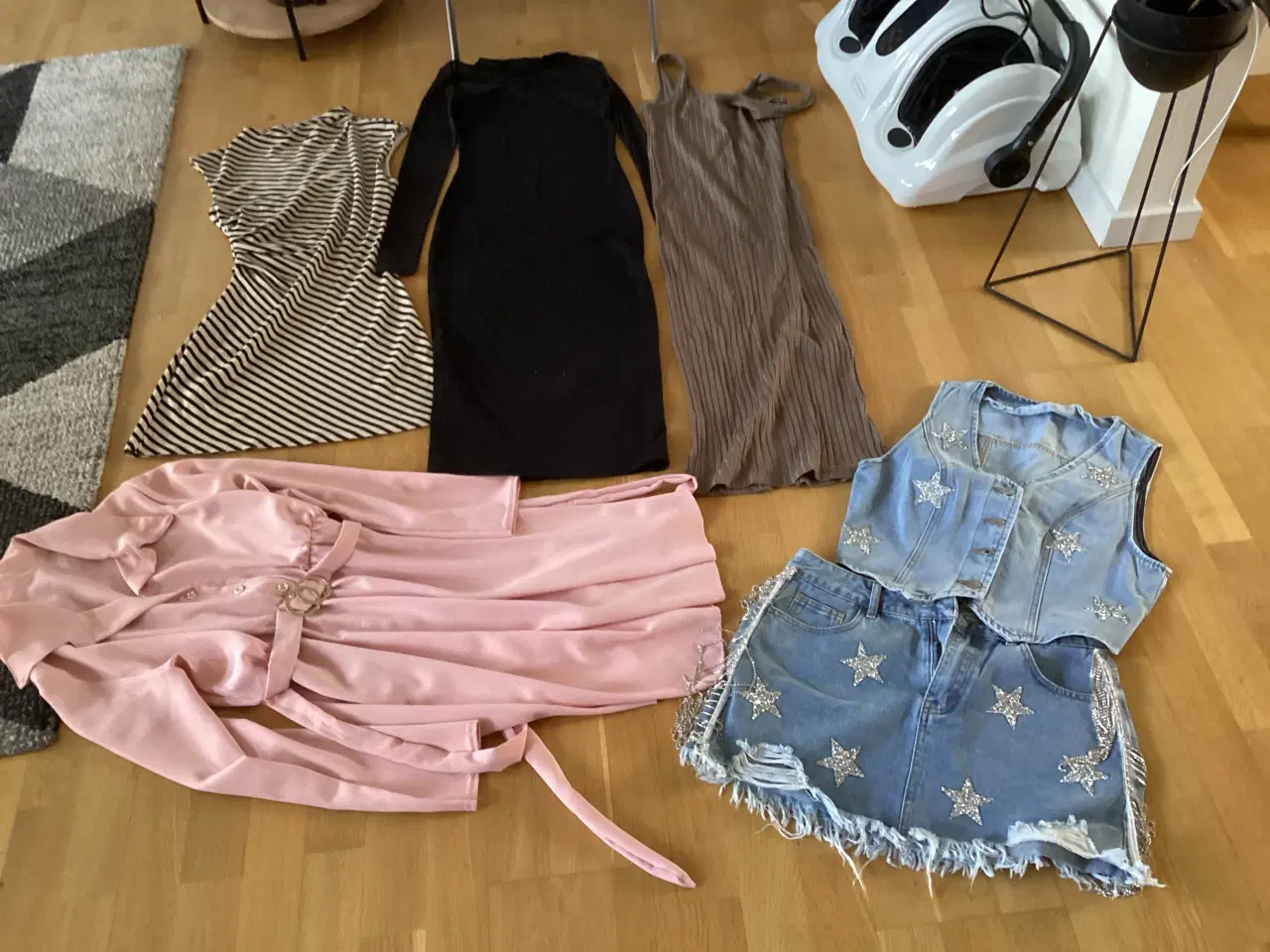 Billede 1 - Pige/dame kjolepakke. 