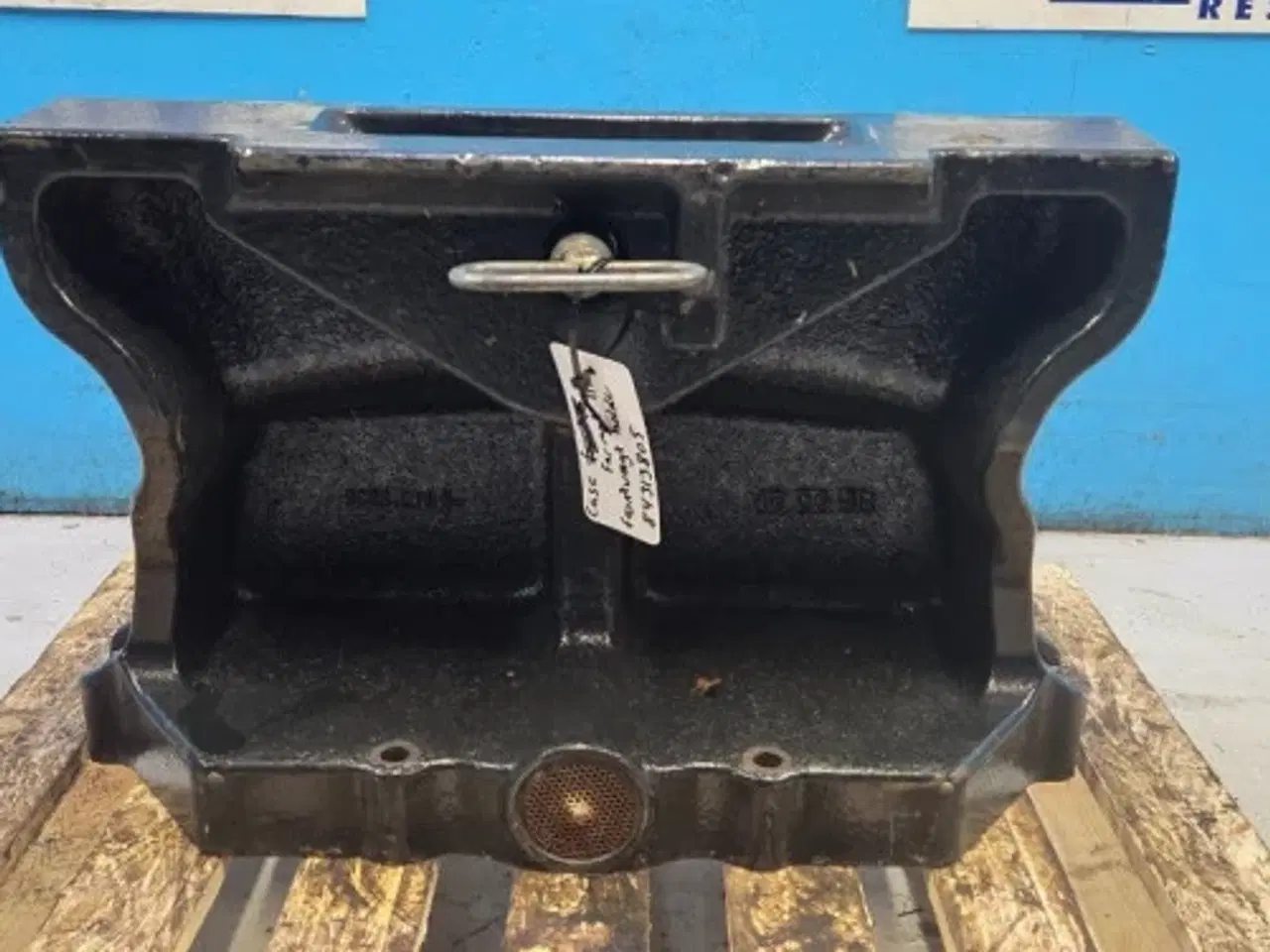 Billede 16 - Case Farmall 115C Frontvægt Holder 84313805