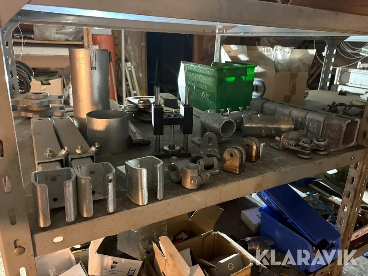 Billede 7 - Blandet lot el-motorer, rørsamlere, plastkæder, beslag.